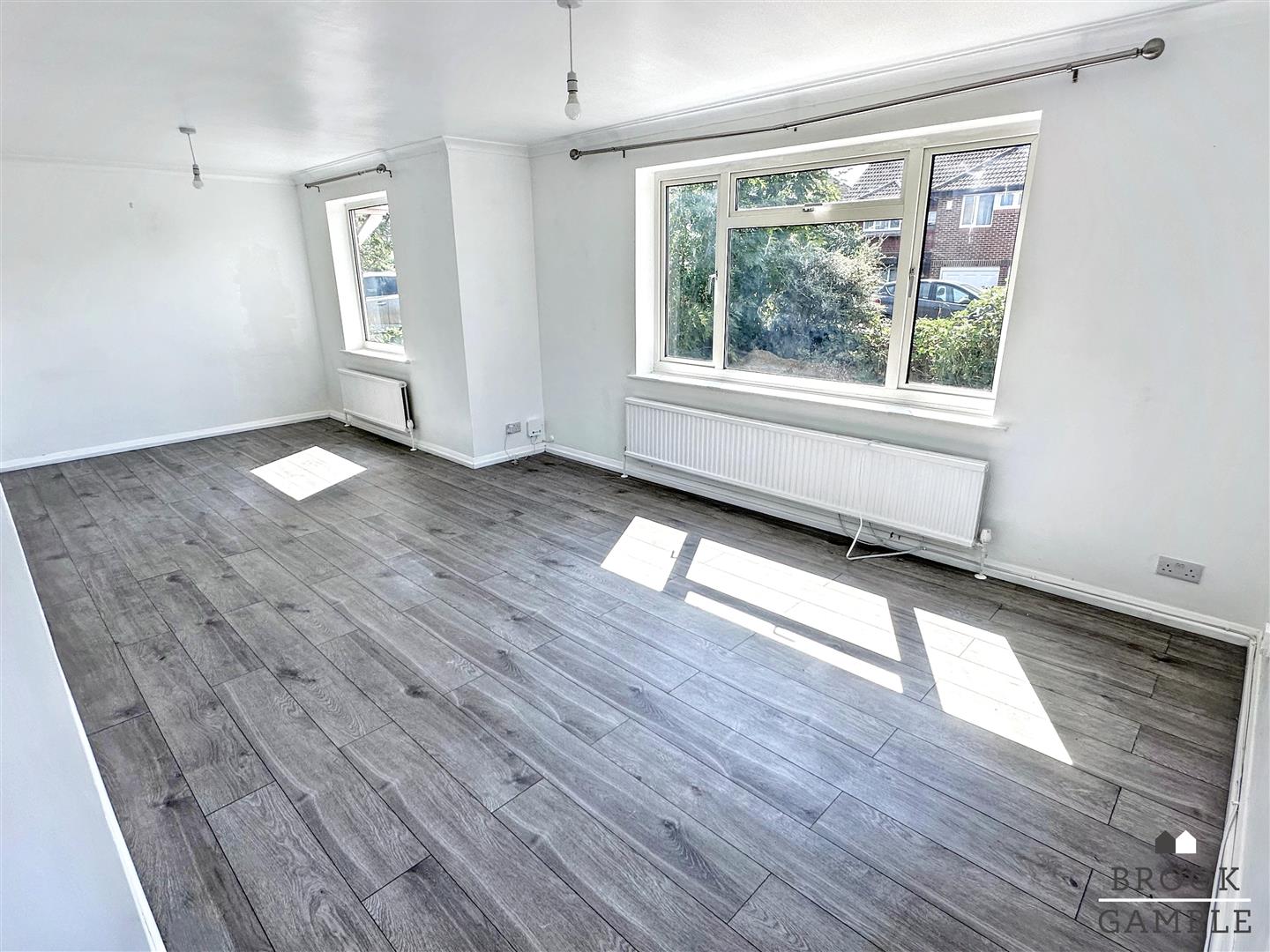 3 Bedroom House - Semi-Detached. Clifford Avenue in Eastbourne, East Sussex 5